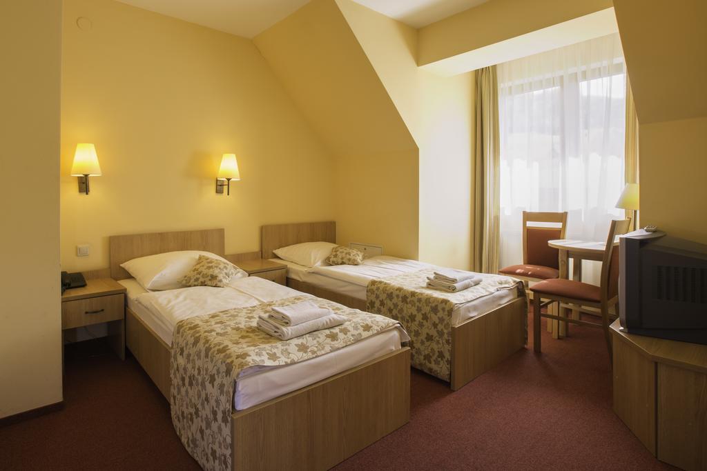 Ski Hotel Piwniczna-Zdroj Kültér fotó
